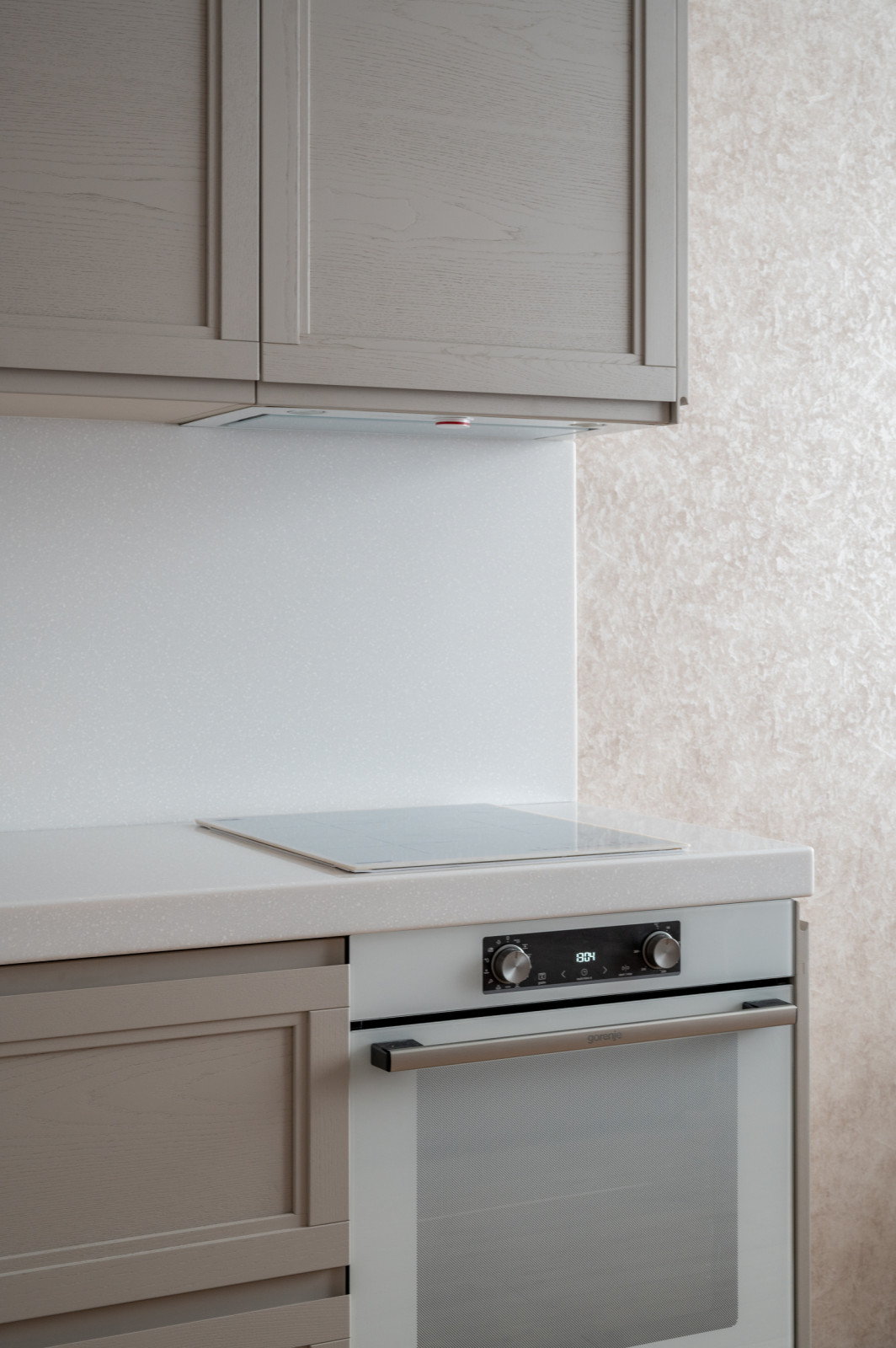 Кухня из массива с интегрированной ручкой