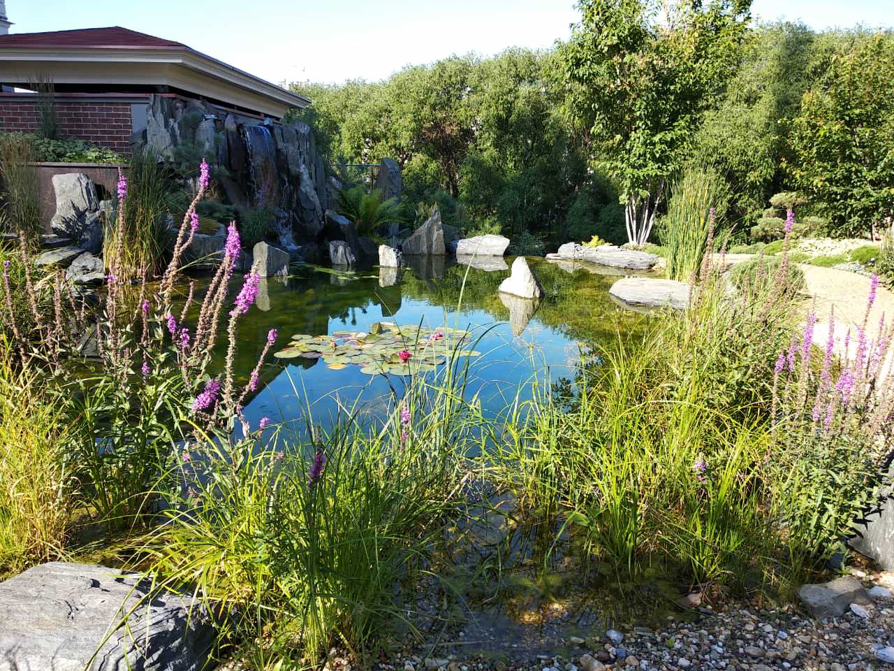 Декоративный водоём с каскадом в Екатеринбурге