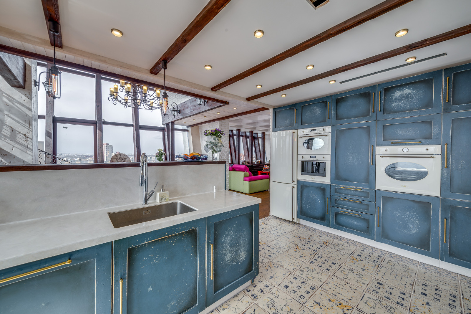 Пентхаус в Санкт-Петербурге. Мебель и отделка из массива.