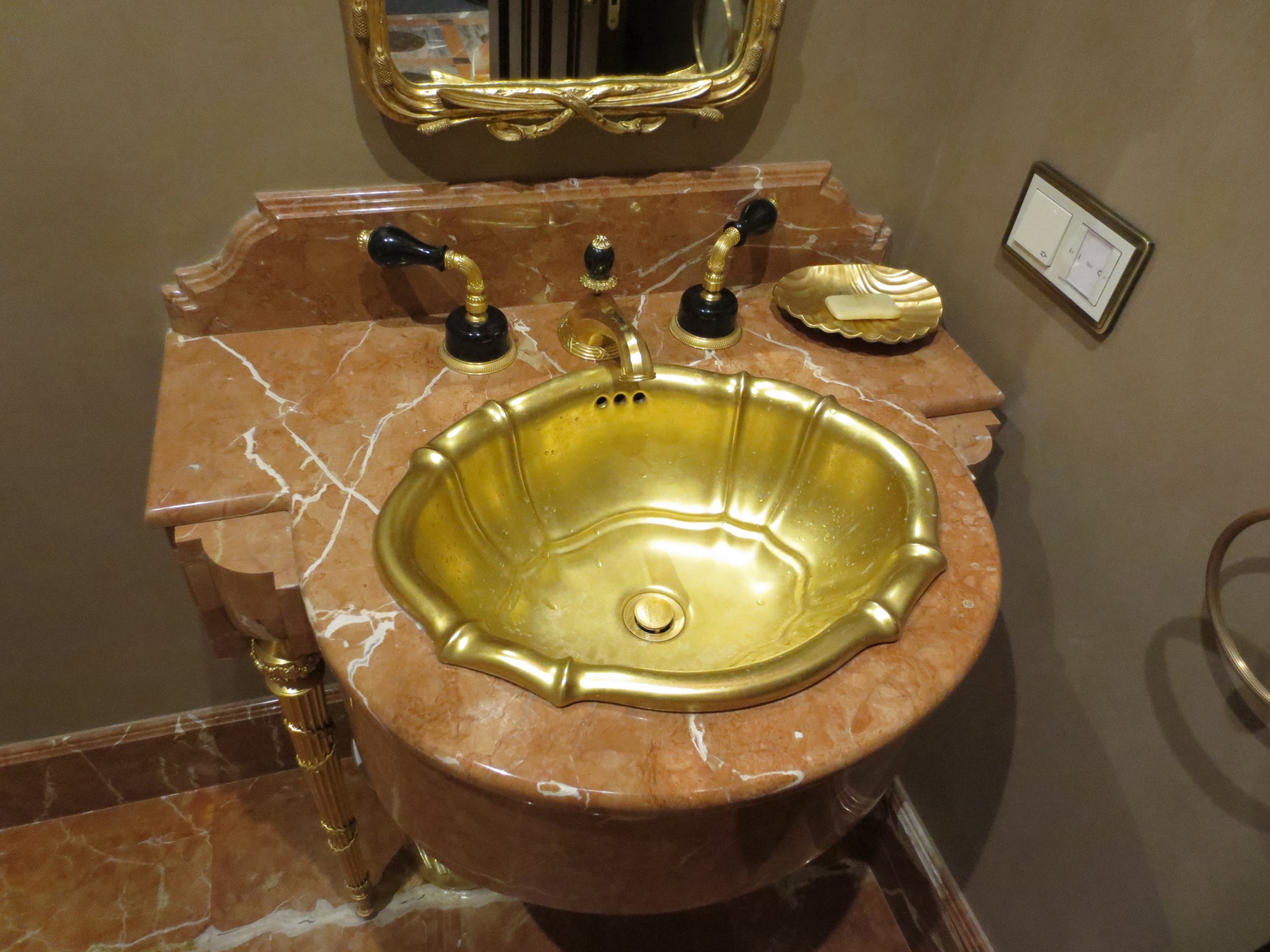 Обложка проекта: Квартира-шкатулка