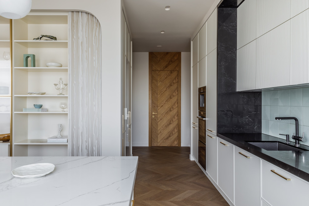 Дом с синими человечками