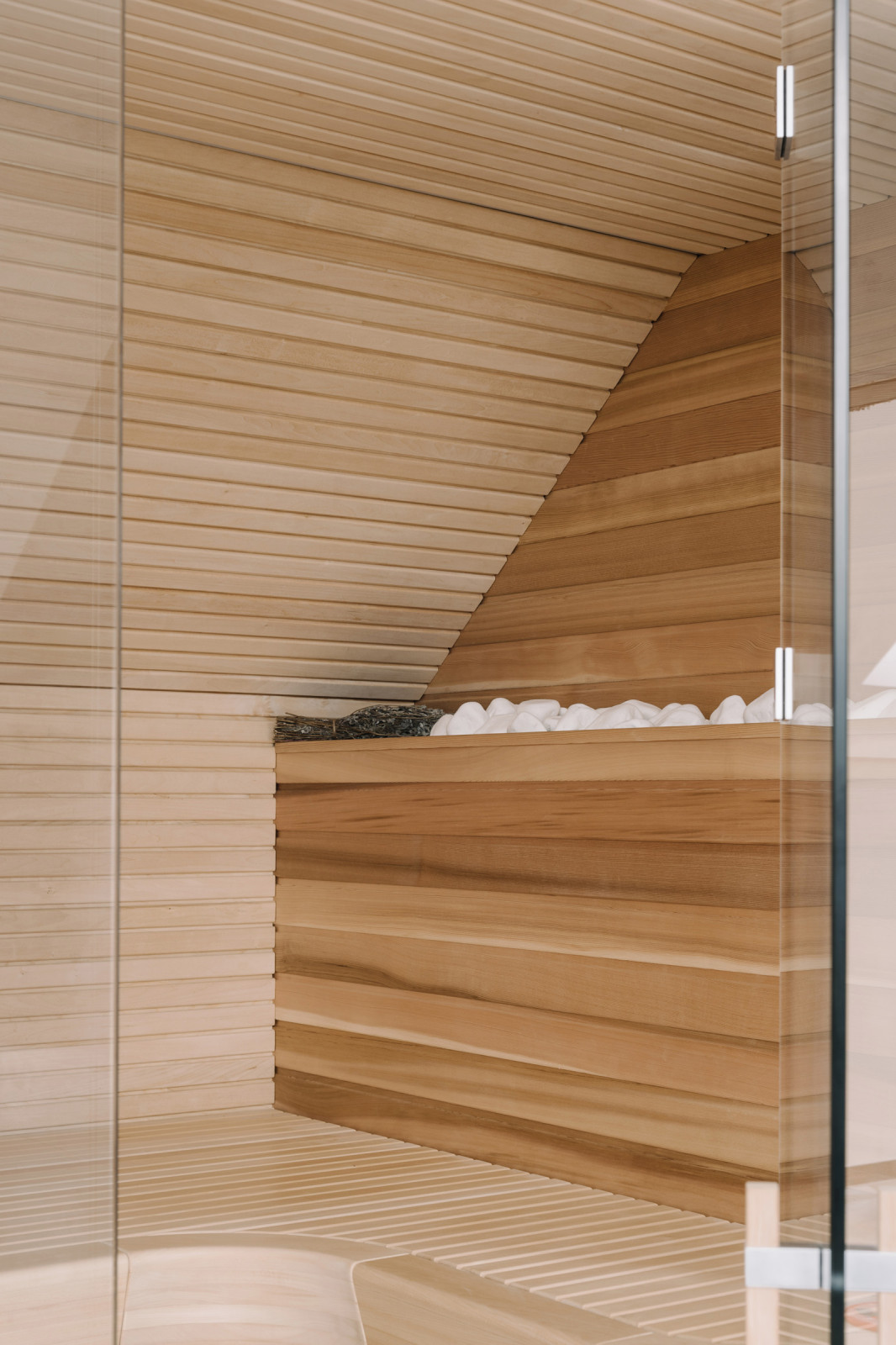 Сауна из пестрого  канадского кедра + полковая доска липа