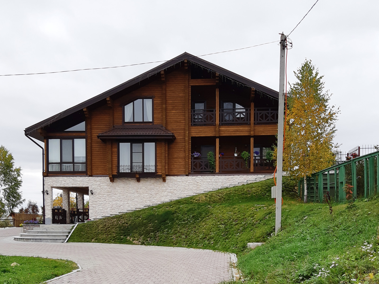 Шале на склоне, фасад