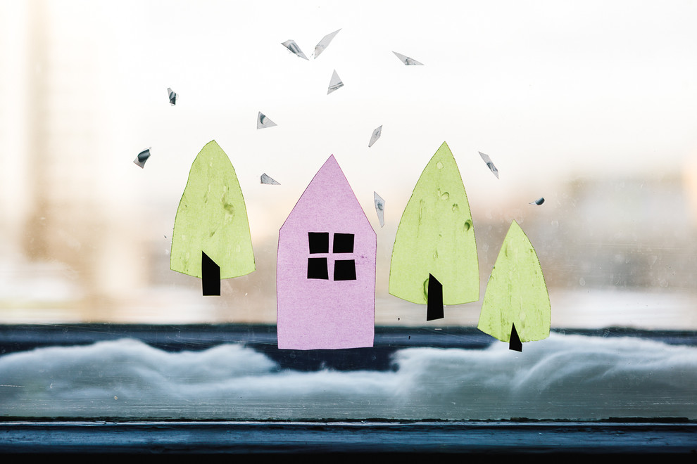 Своими руками: Новогодние силуэты из бумаги на окне