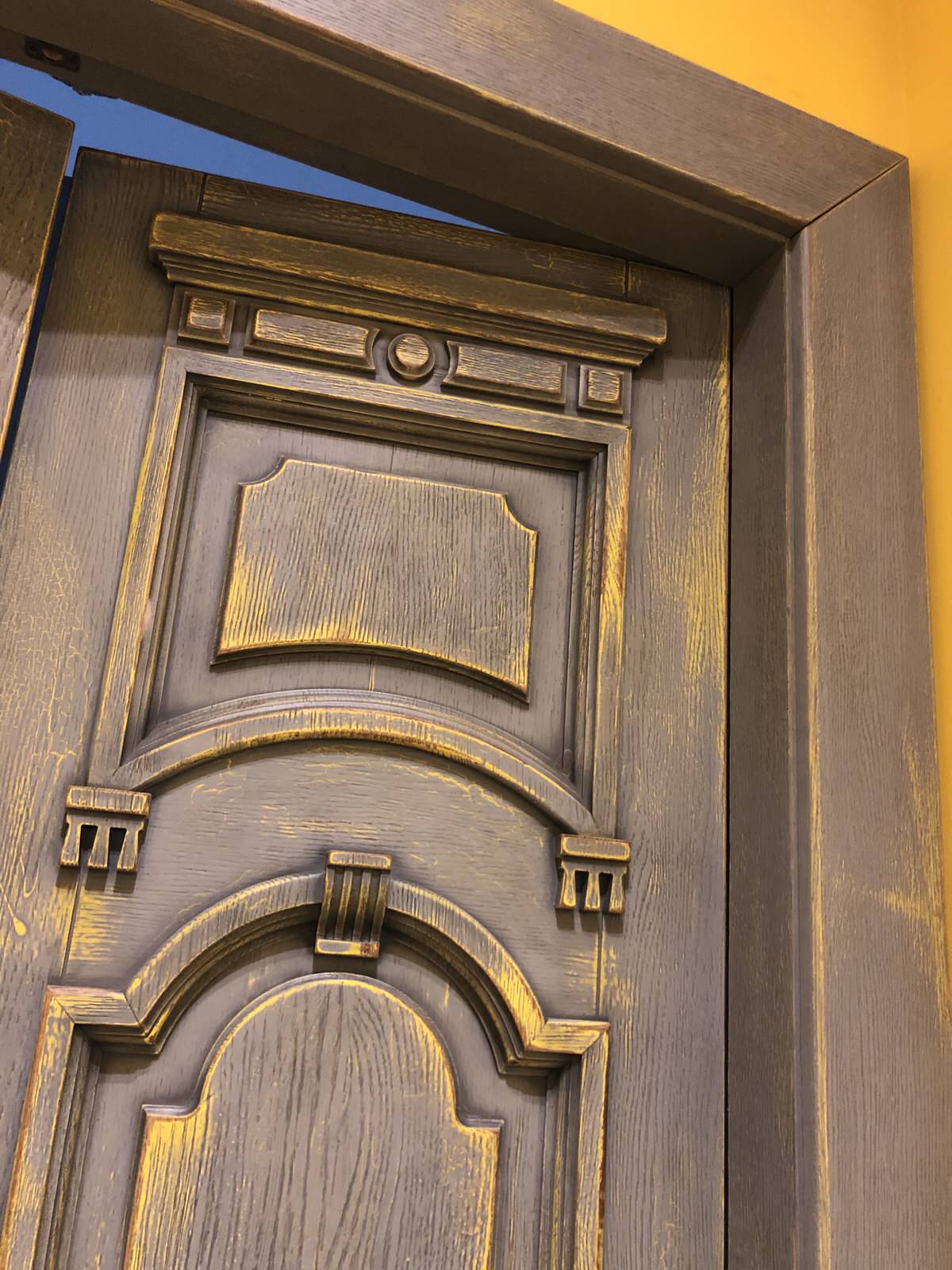 Историчсекие двери на Бронной