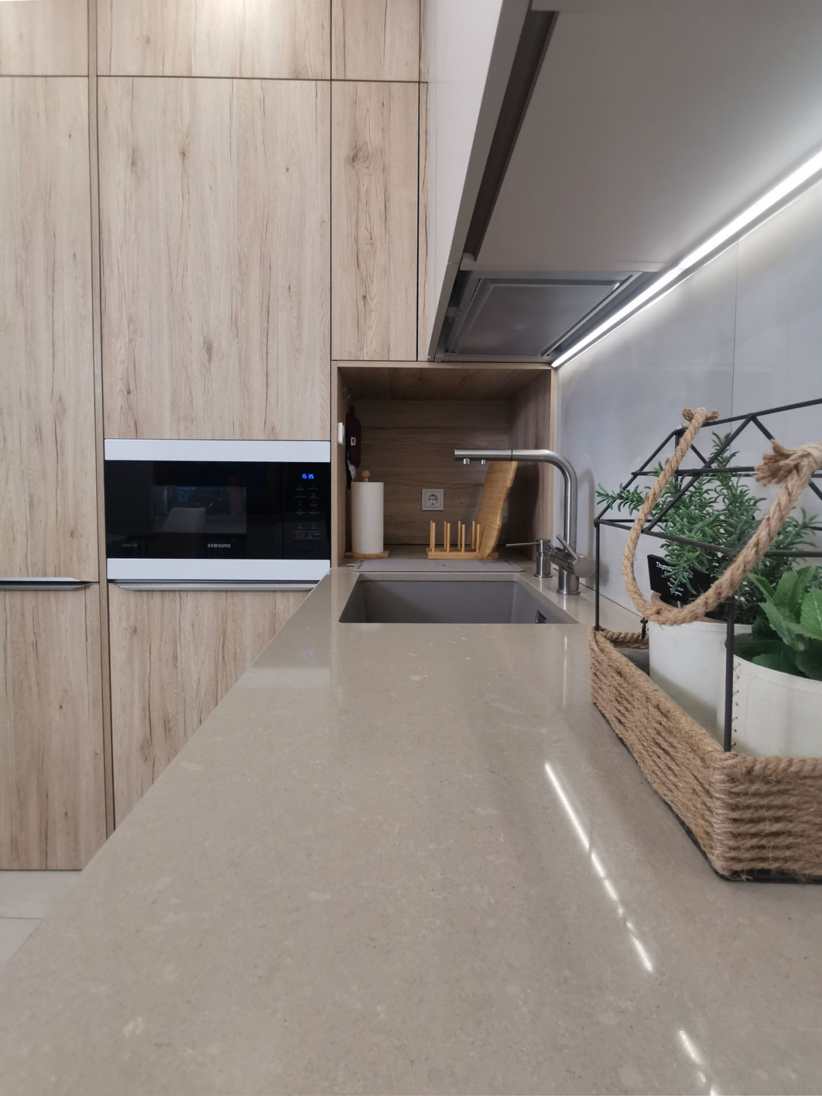 КУХНЯ BURGER LARA+CORA