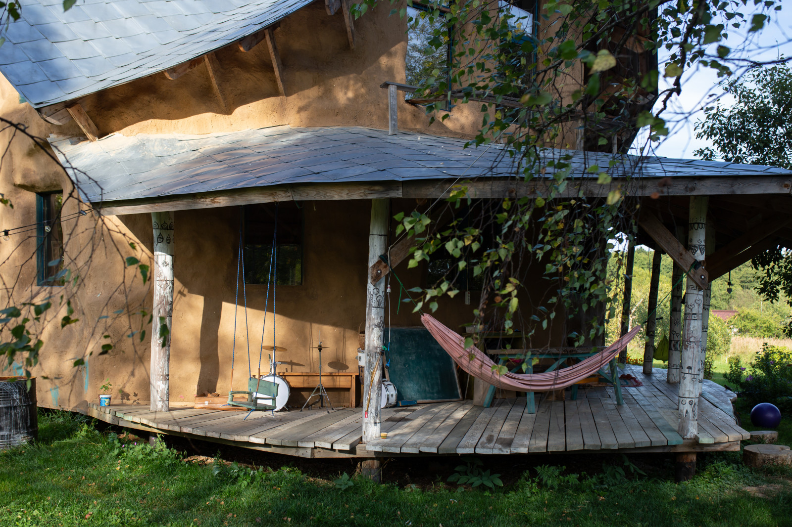 В гостях: Соломенный дом, вдохновленный Зеленой школой на Бали