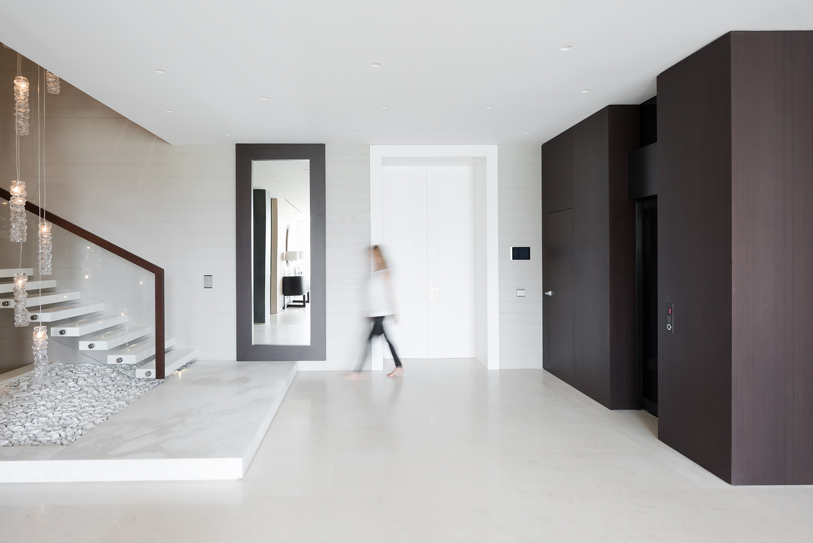 Интерьеры загородного дома в поселке Монтевиль