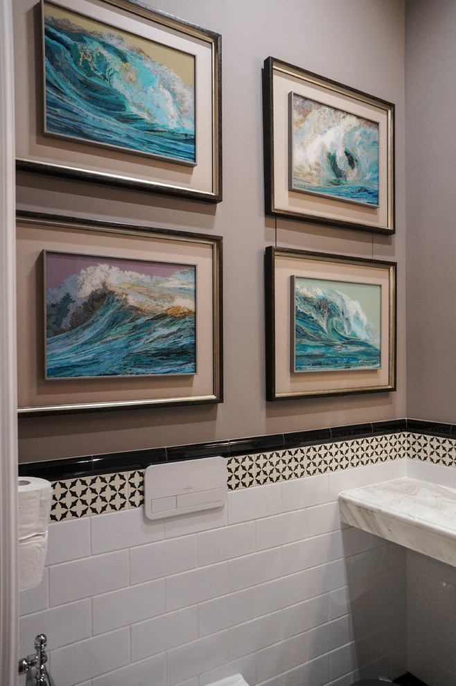 Общественный санузел в офисном здании.