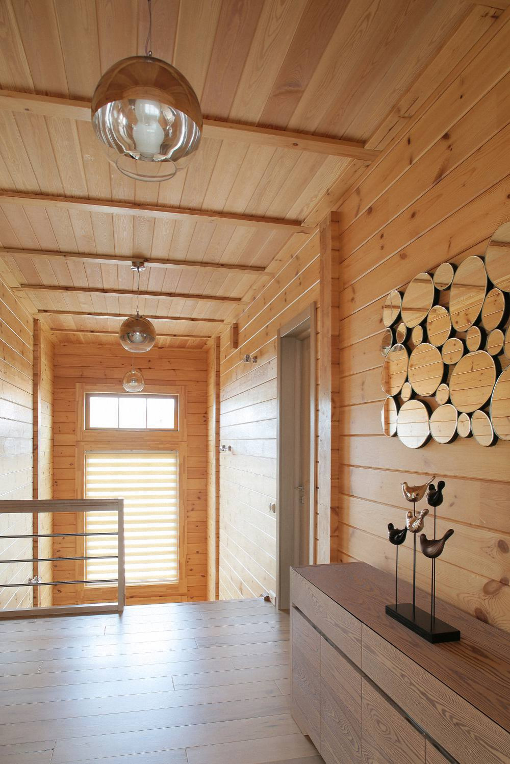 Лестница в доме из клееного бруса