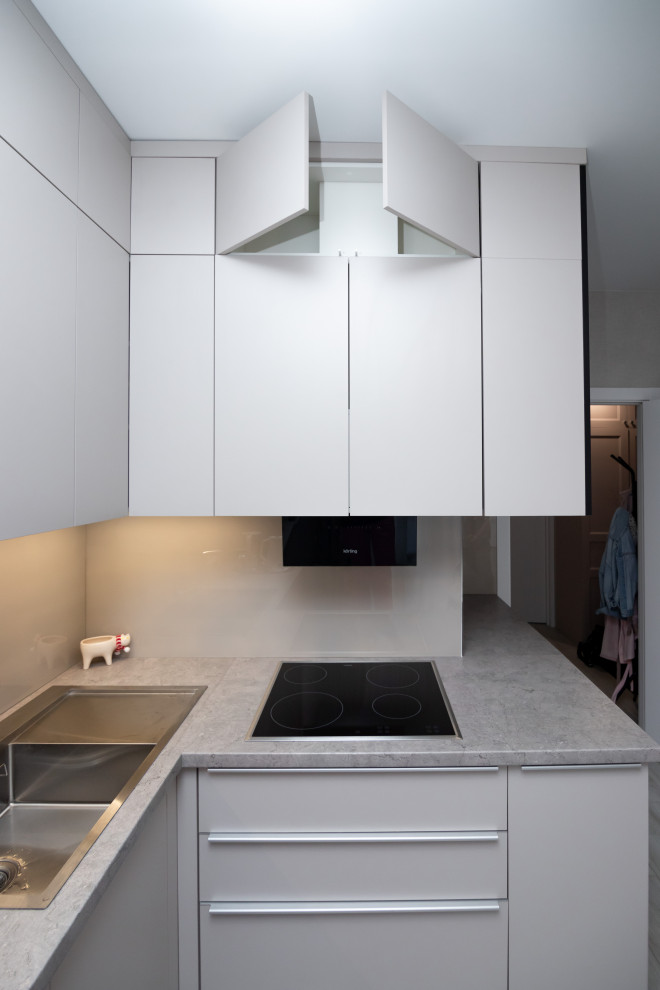 Современная угловая кухня в нежно-сером цвете