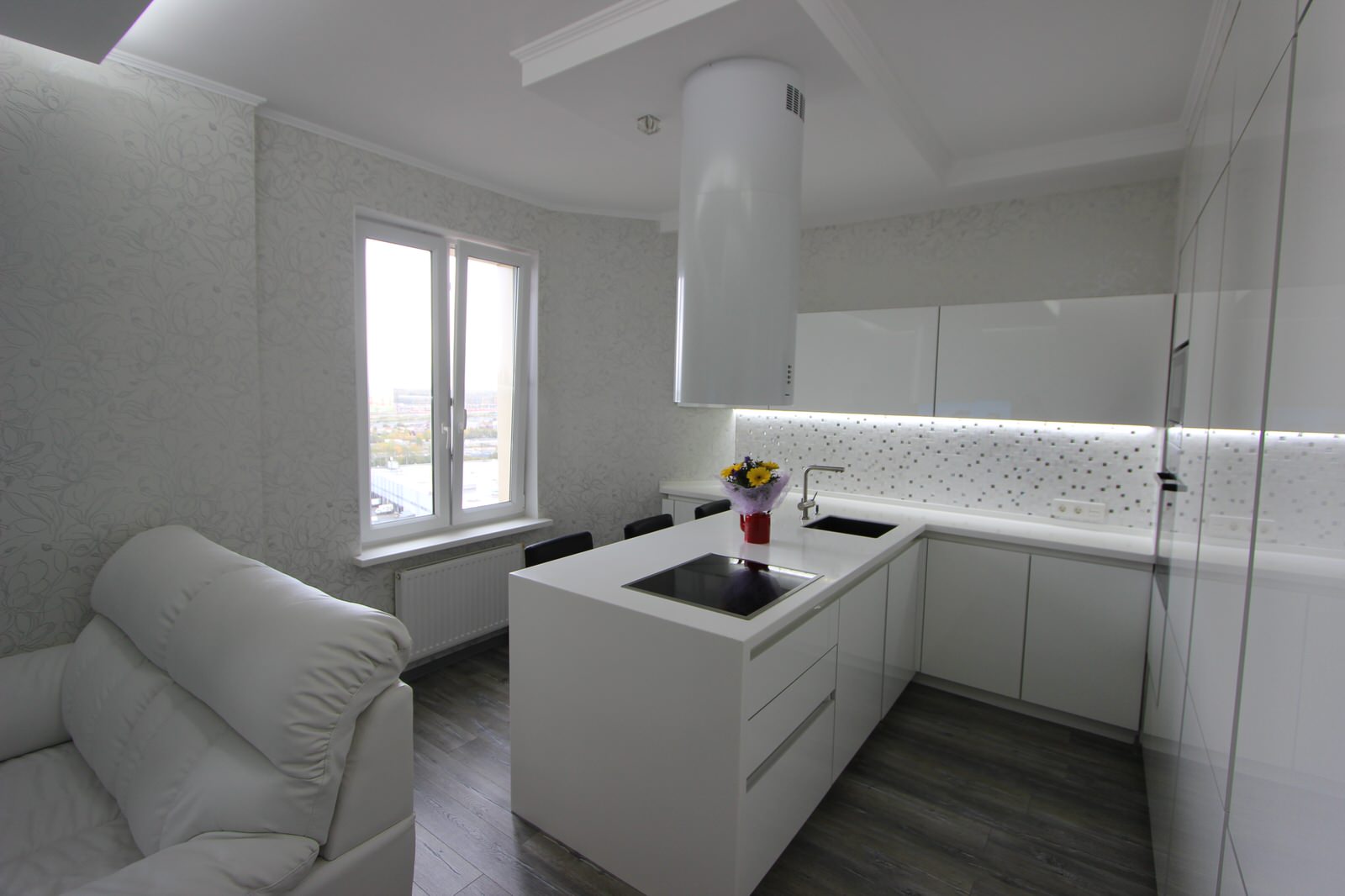 Кухня для квартиры-студии, "Белый лотос"