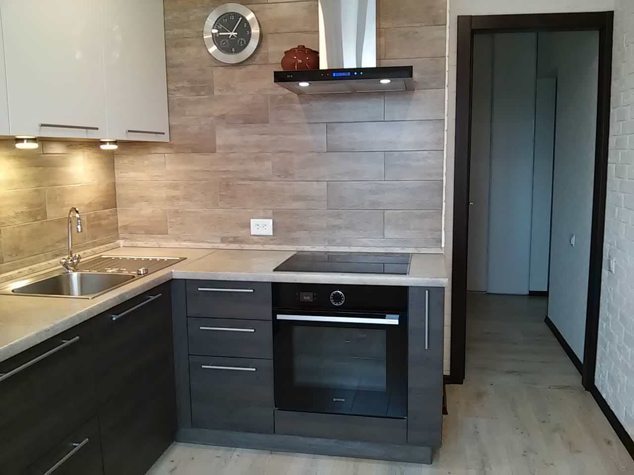 Угловая кухня модерн