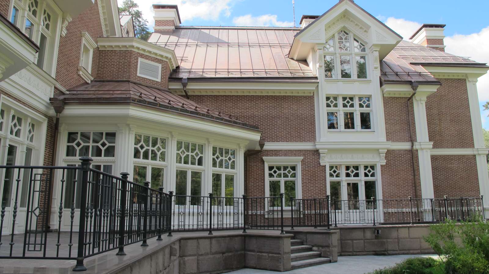 Окна из дуба для коттеджа  в Серебреном бору