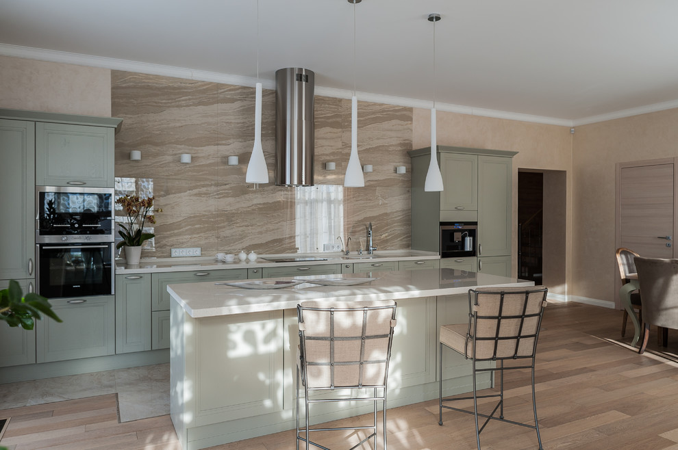 Загородный дом с розовой столовой