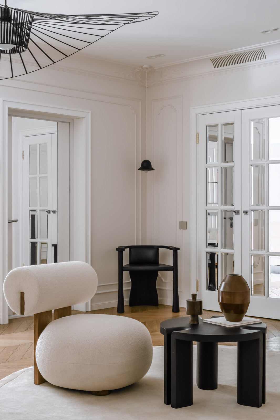 Французское настроение и мотивы шинуазри: семейная квартира