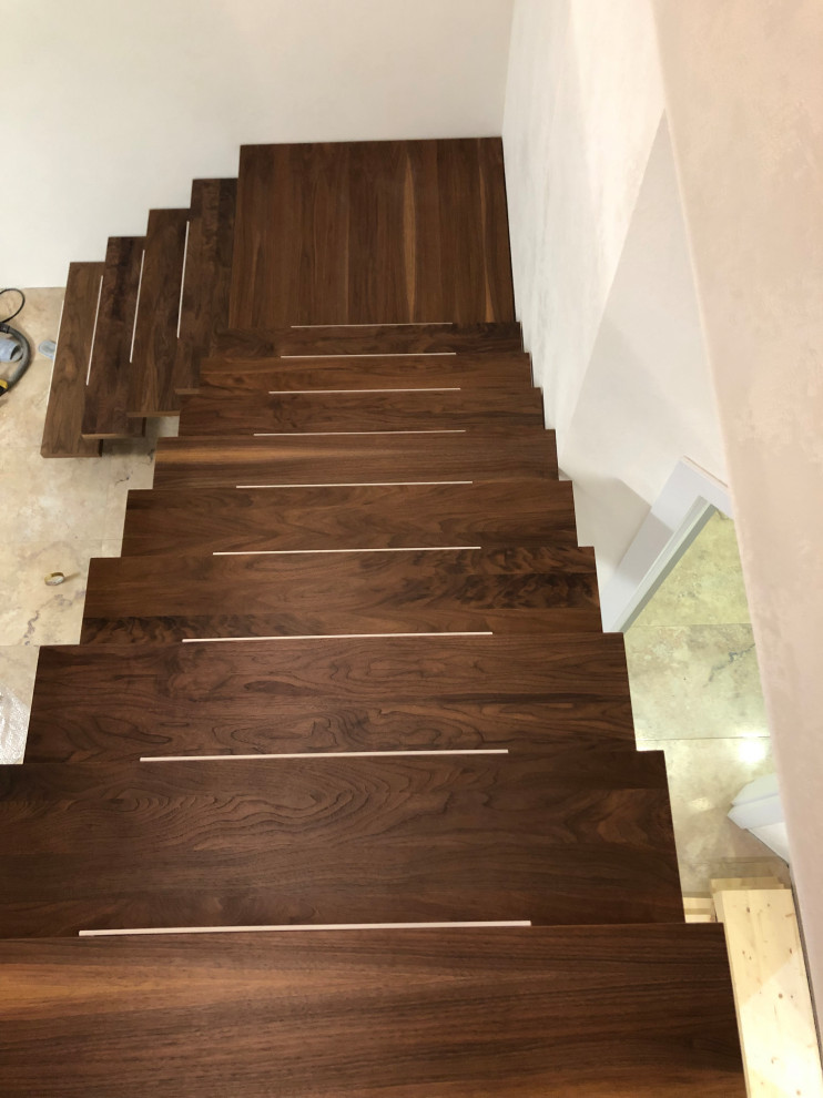 Обложка проекта: Лестница из американского ореха