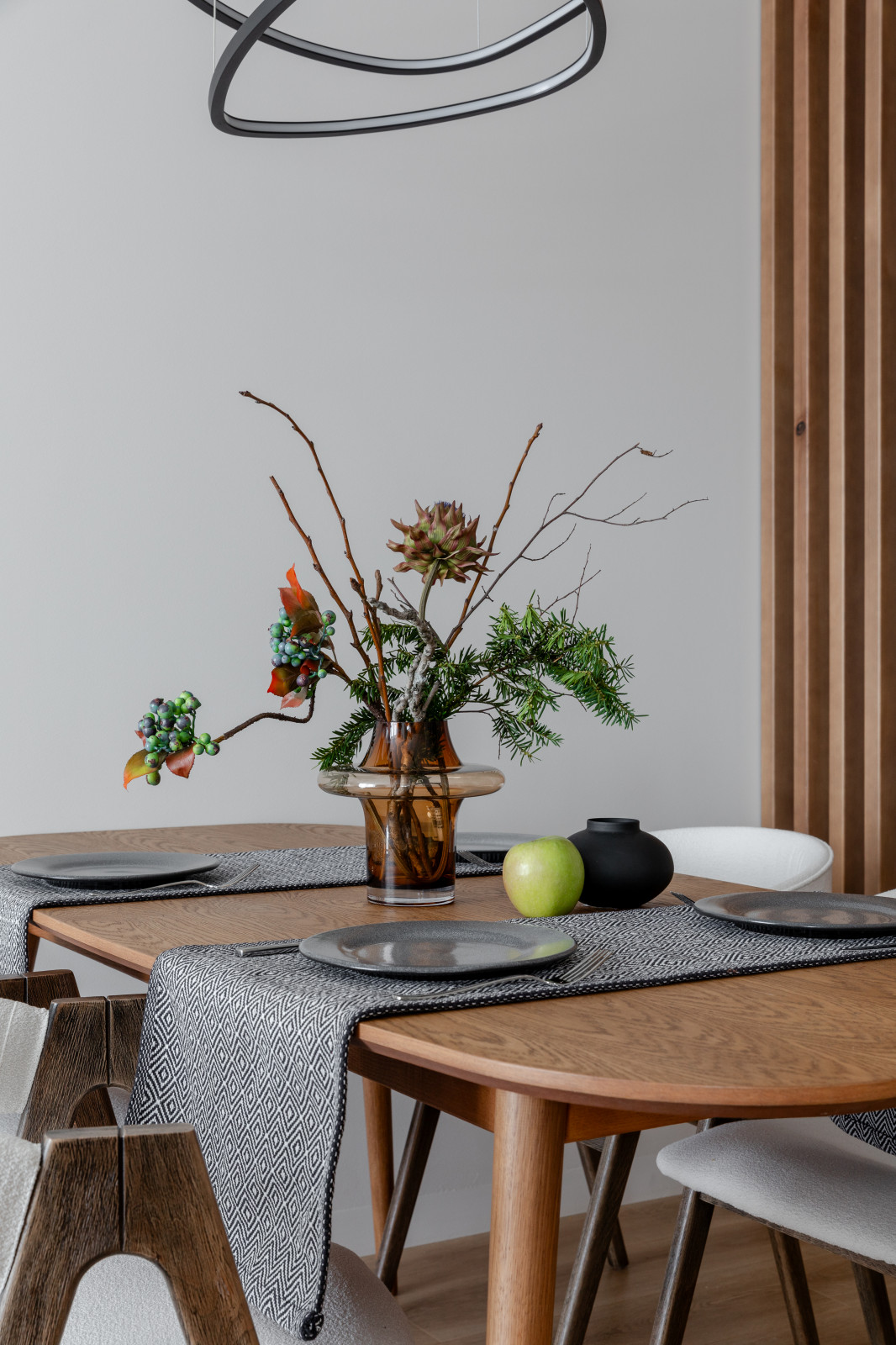 Фото. Теплый минимализм с мрамором и деревом, 62 кв.м.