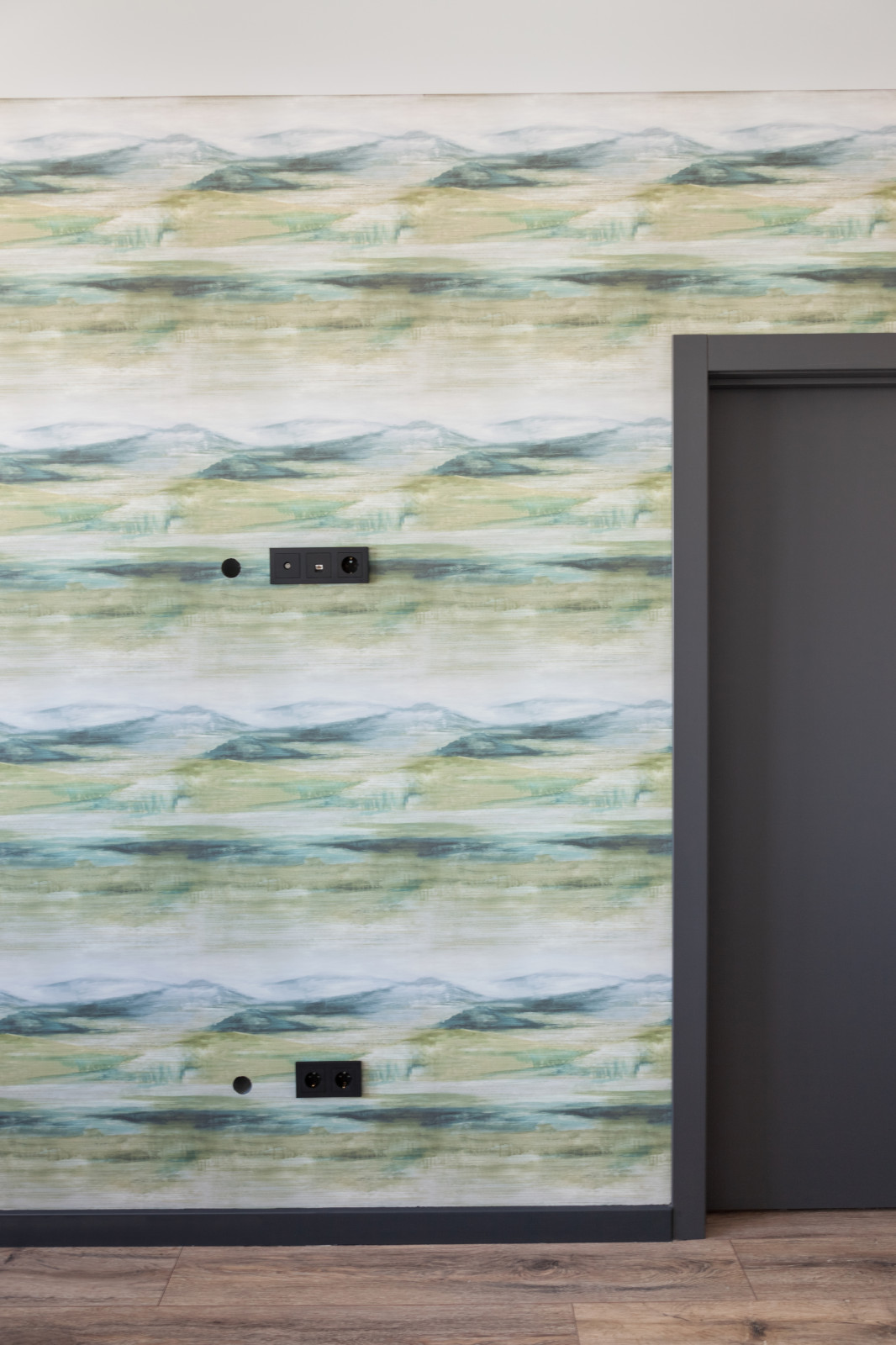 Проект с черными ванными комнатами