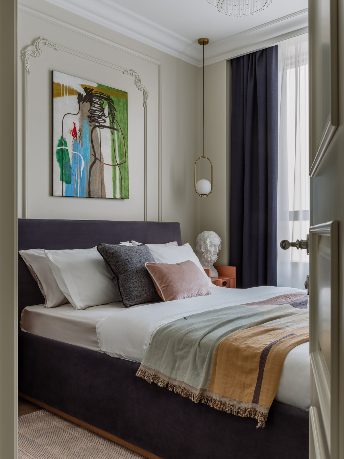 Houzz тур: Квартира в спокойных тонах с драматичной ванной