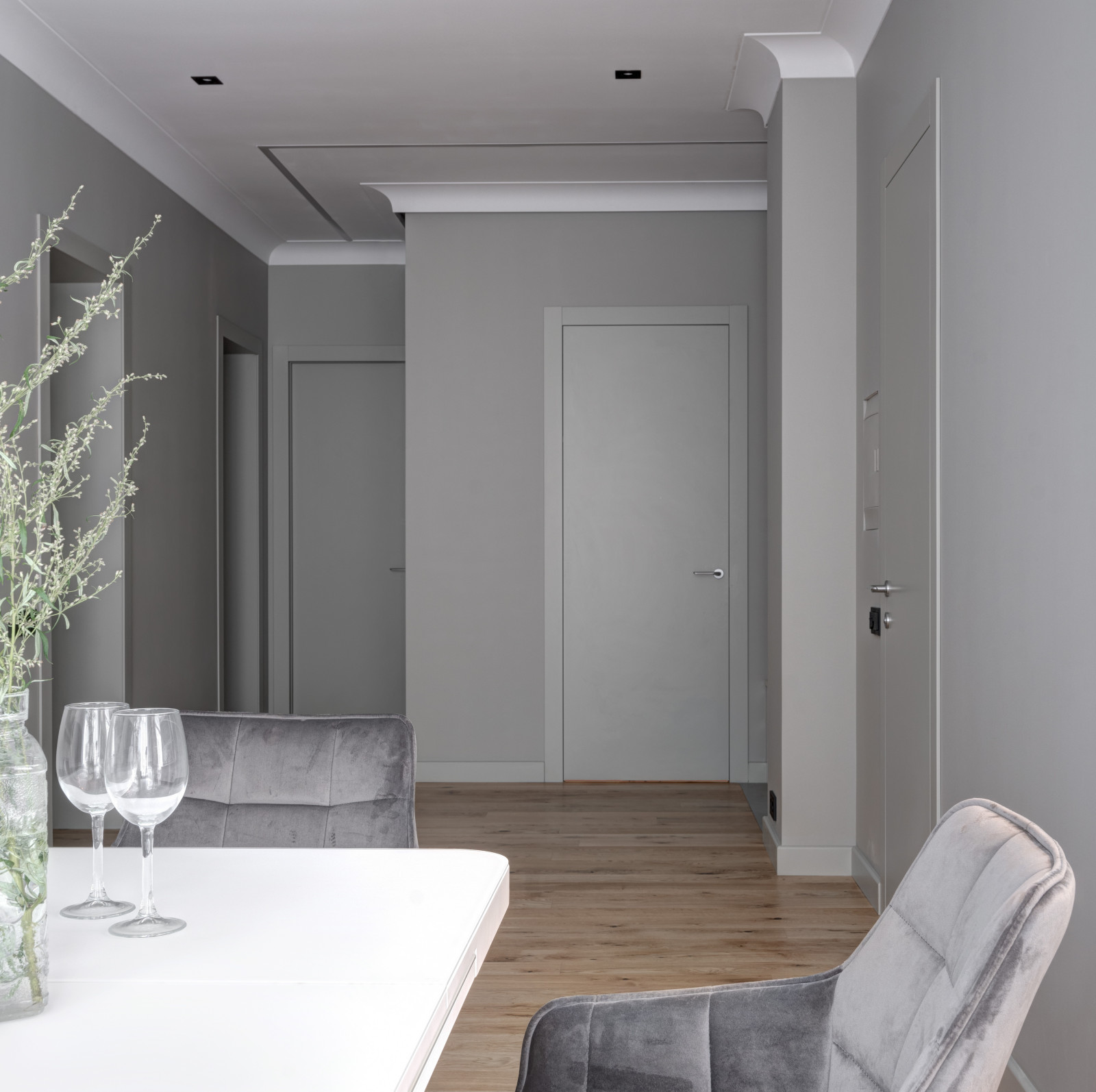 "Смокинг". Квартира на наб. Т. Шевченко