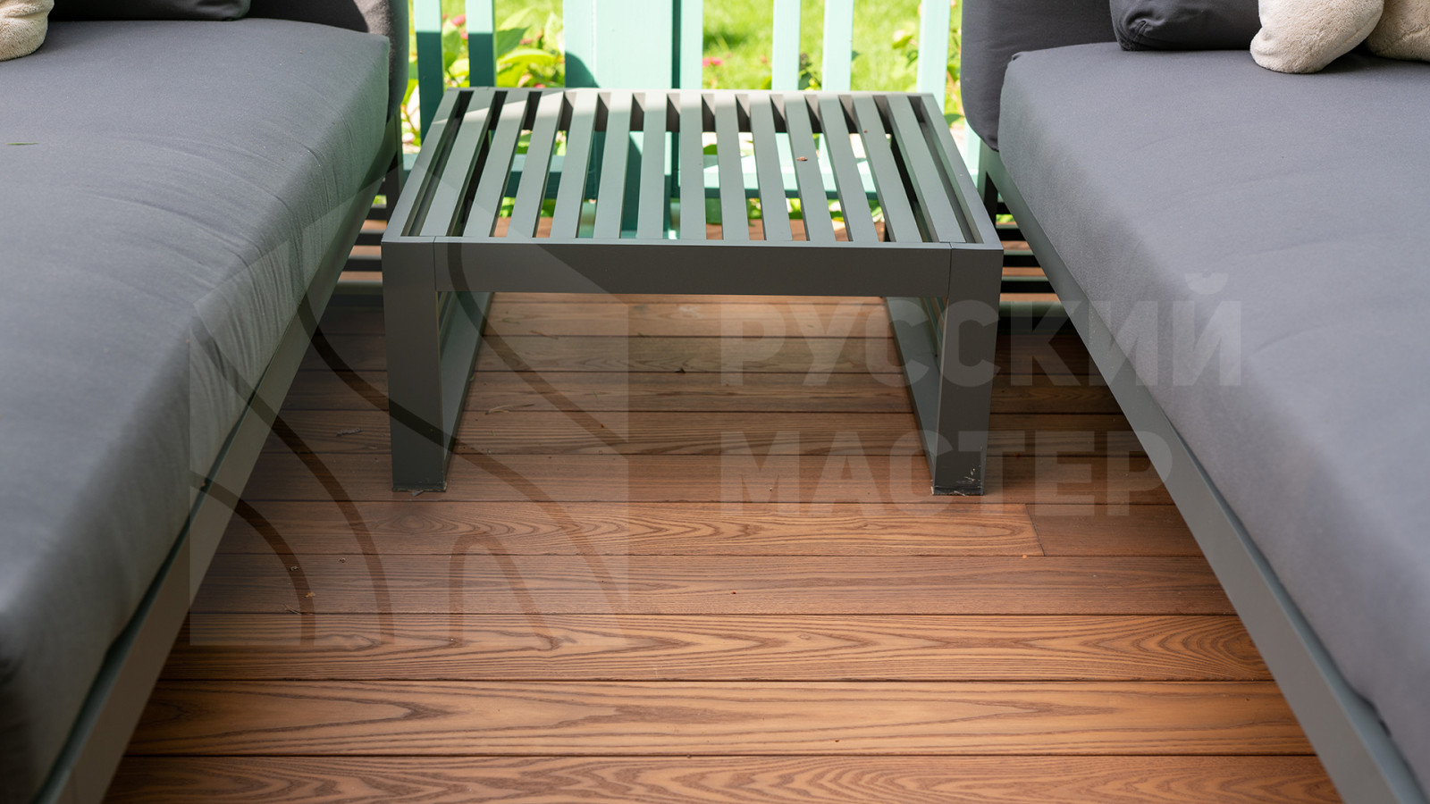 Терраса из термоясеня для загородного дома