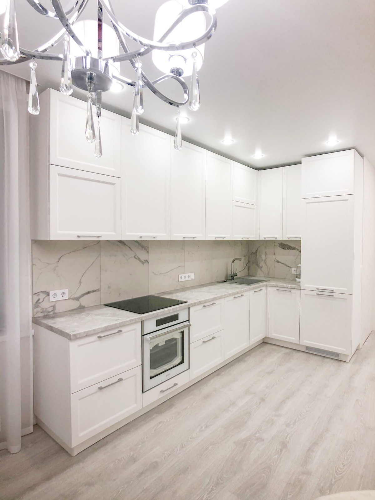 Обложка проекта: Кухня с белыми эмалевыми фасадами