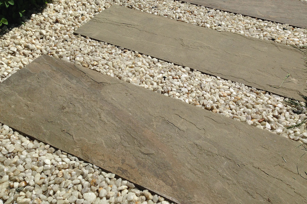 Современный сад в КП "Бенилюкс" вилла 2