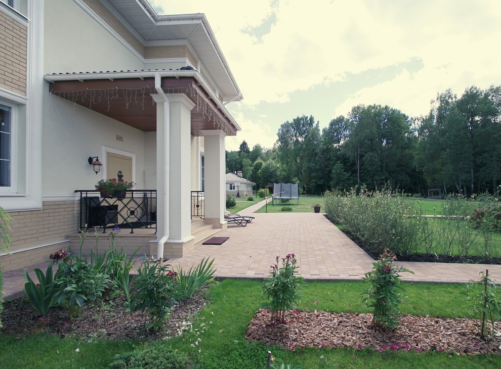 Архитектурный ансамбль из трех домов