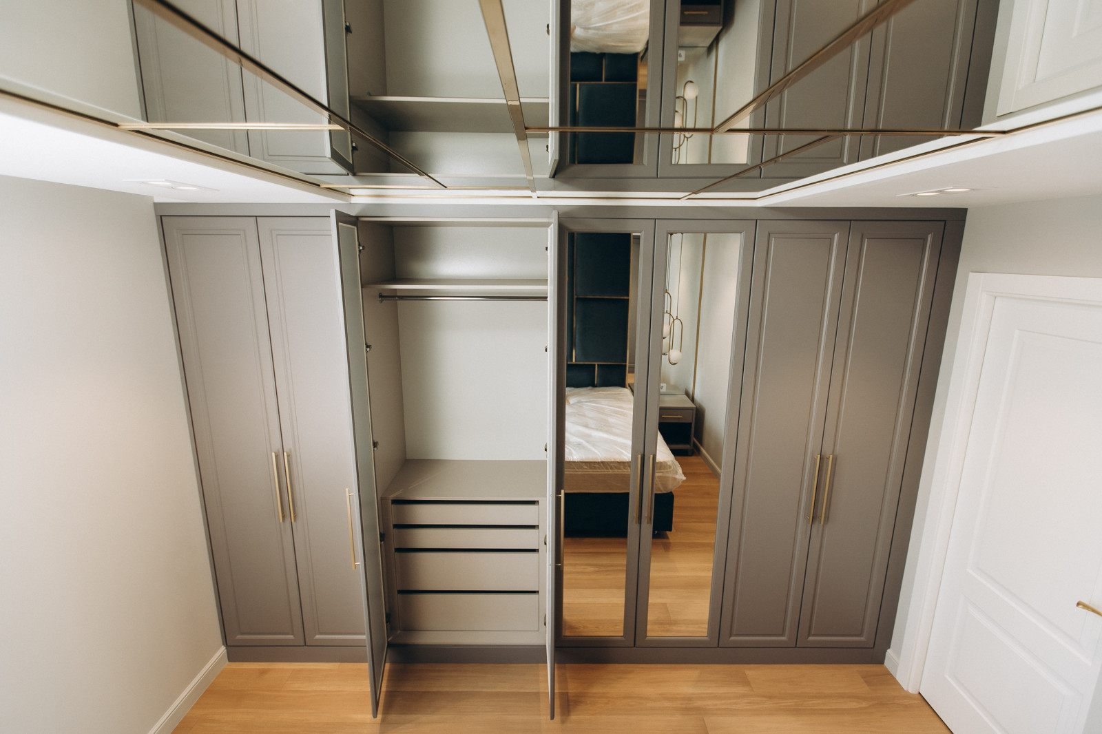 ШКАФ РАСПАШНОЙ - на Ленинском