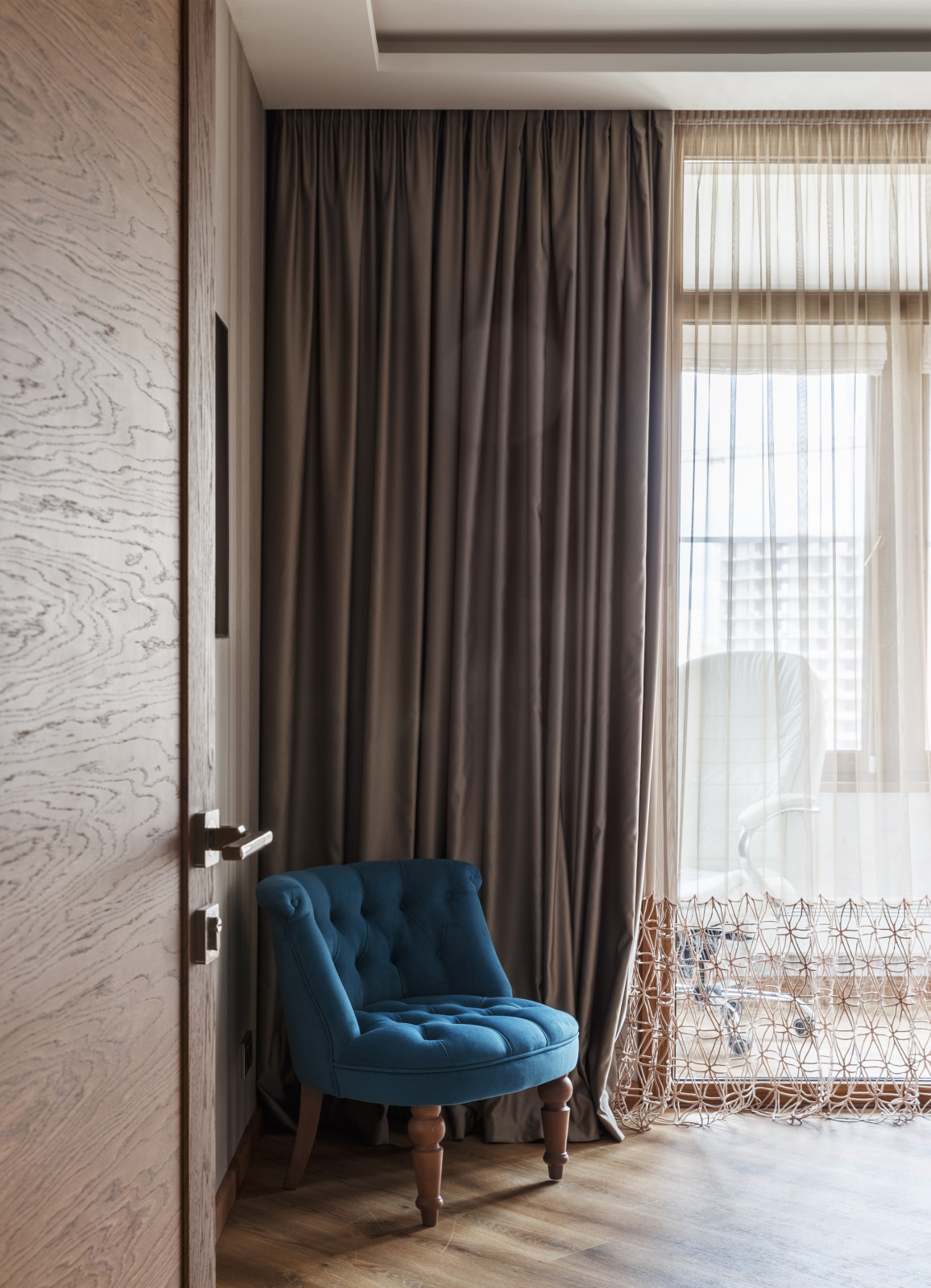 Спальня в оттенках крема и шоколада