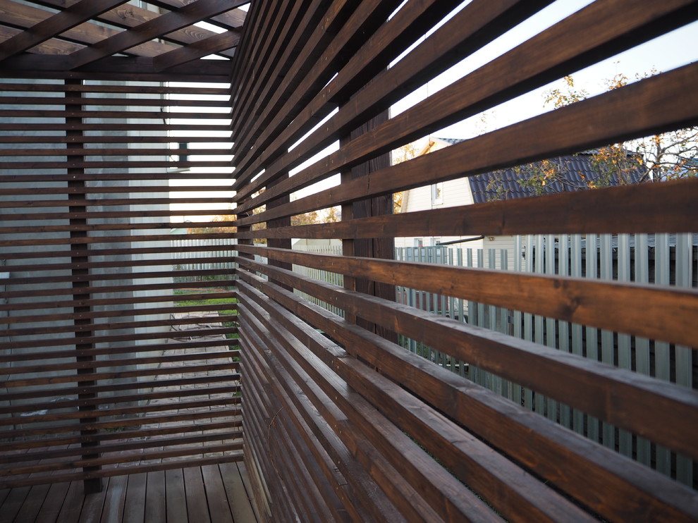 Натуральное дерево в саду