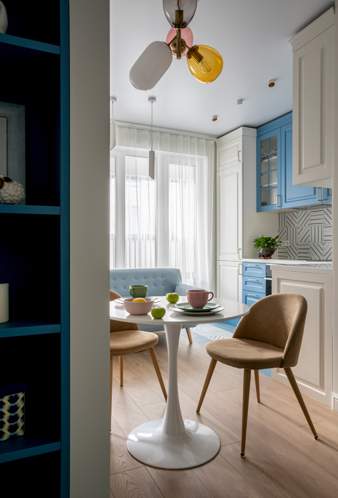 Квартира с акцентами и зеркальной дверью