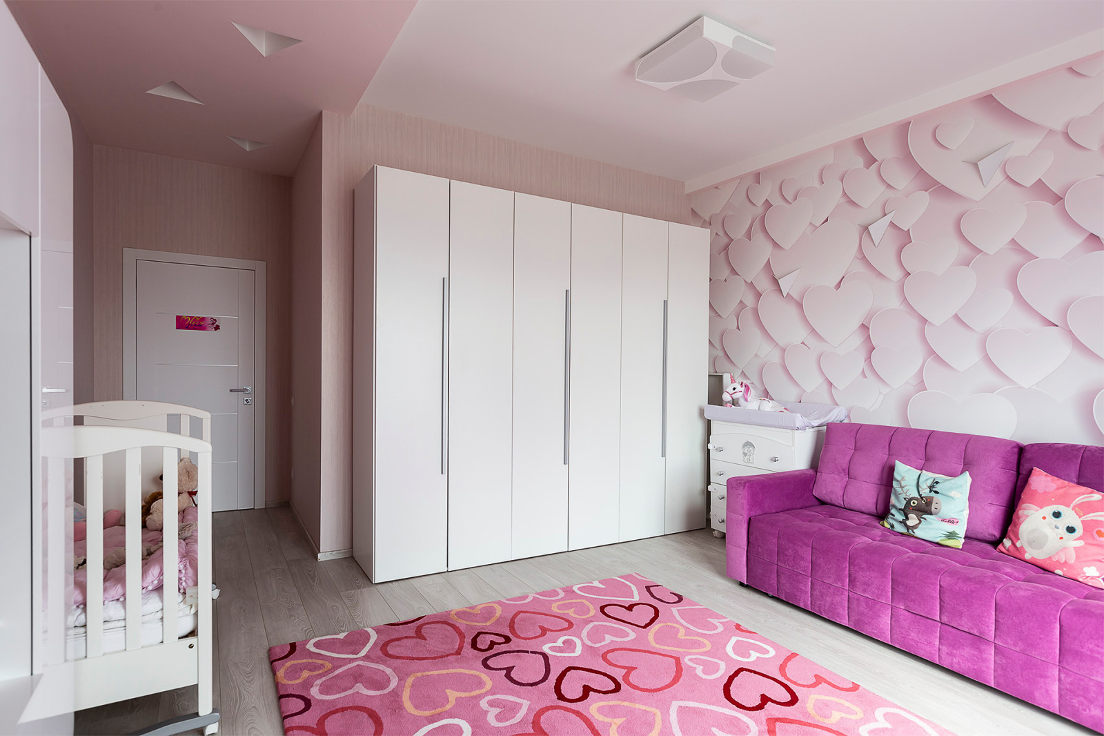 Дом с серебристыми стенами / House with silver walls