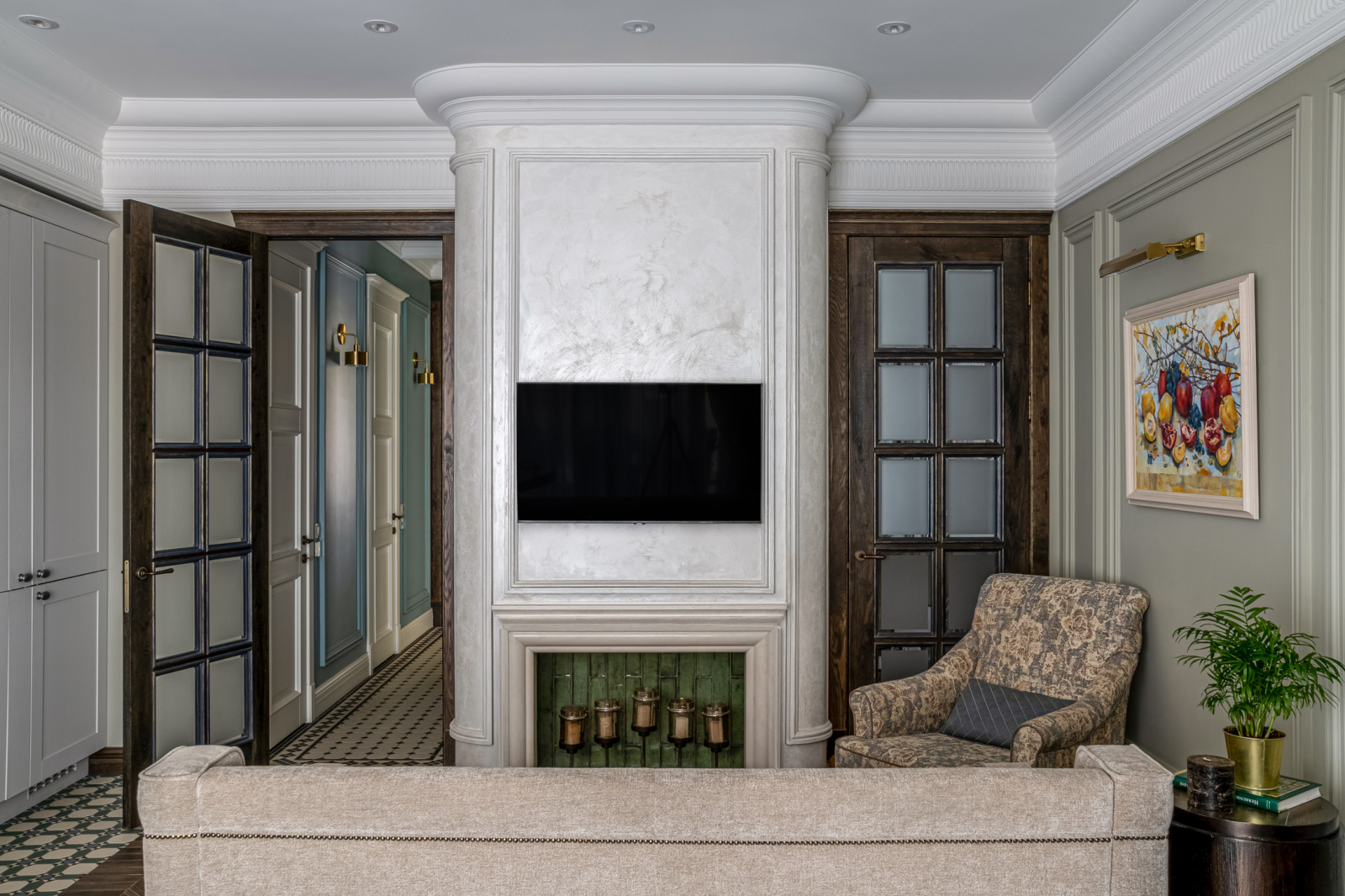 Houzz тур: Таунхаус с оливковой гостиной и чёрной детской