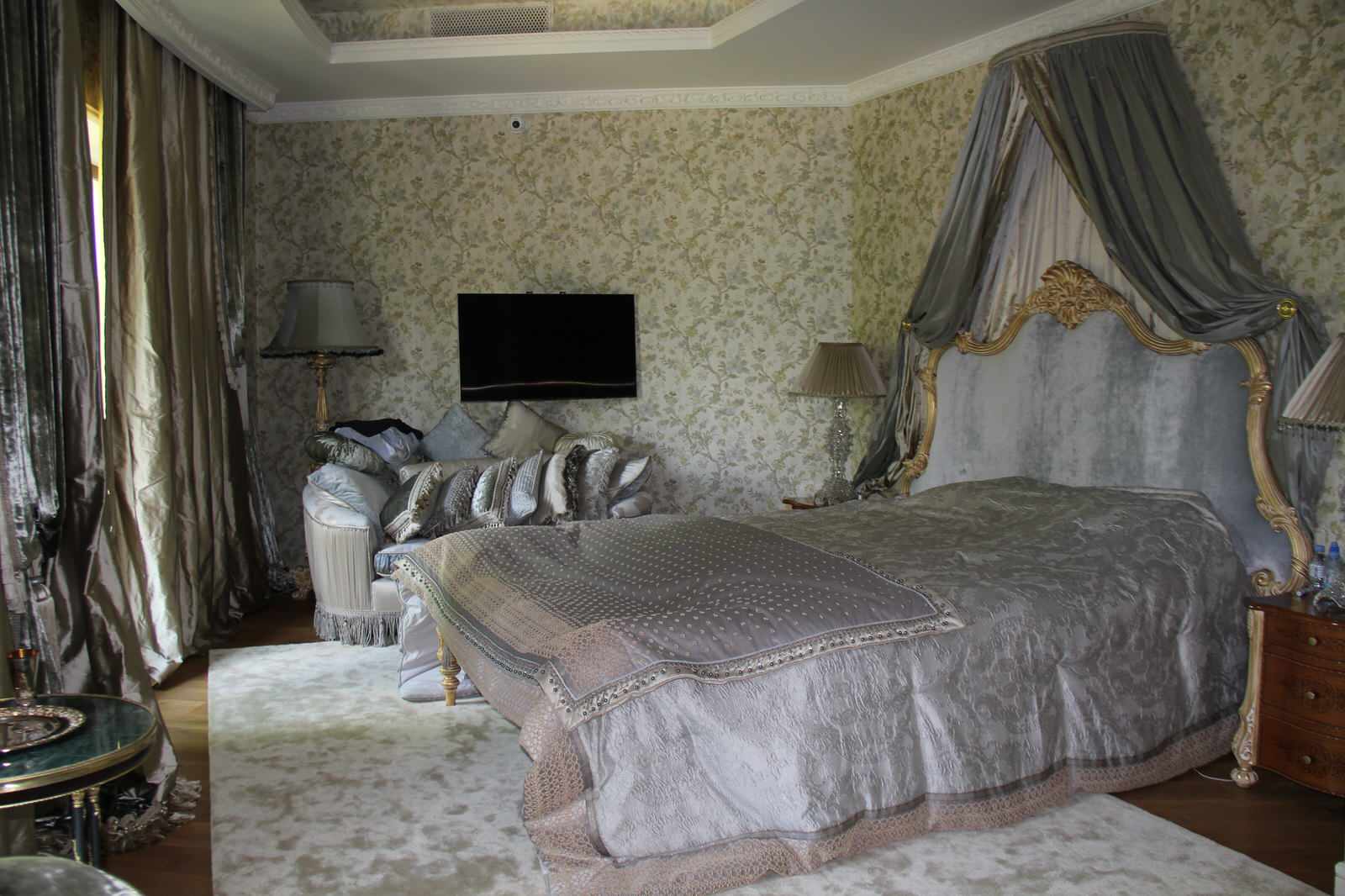 балдахин над кроватью, покрывало