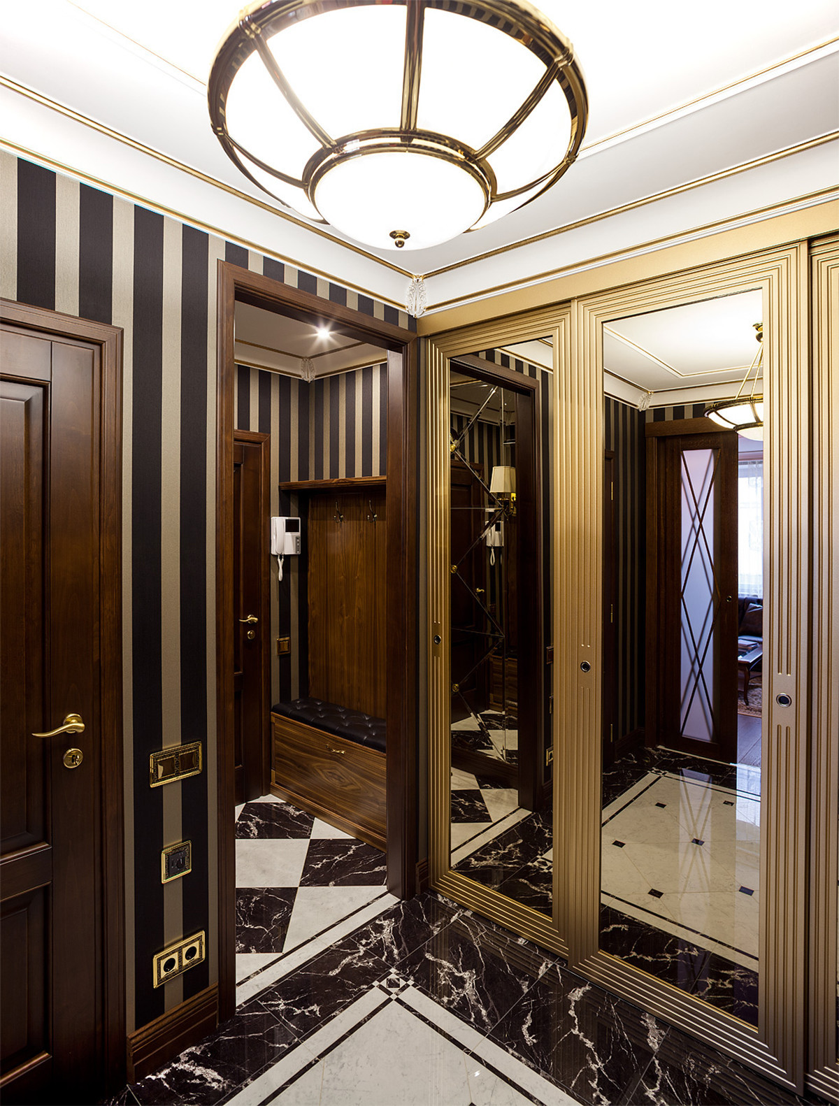 Современная классика с элементами Ар-деко.