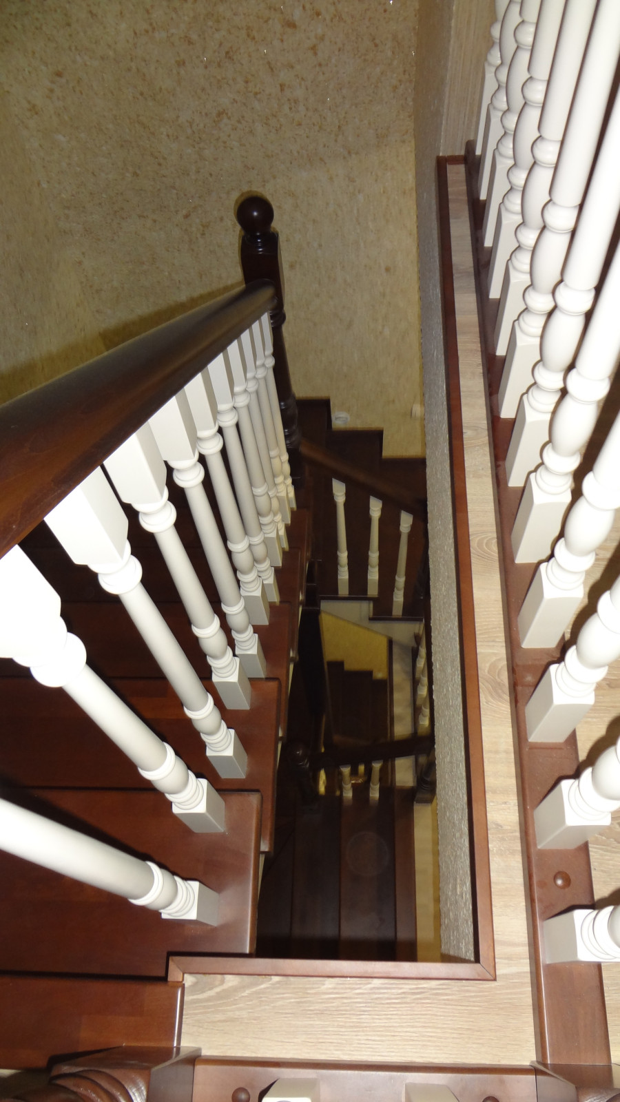 Лестница в загородном доме из дерева бук. Самара.