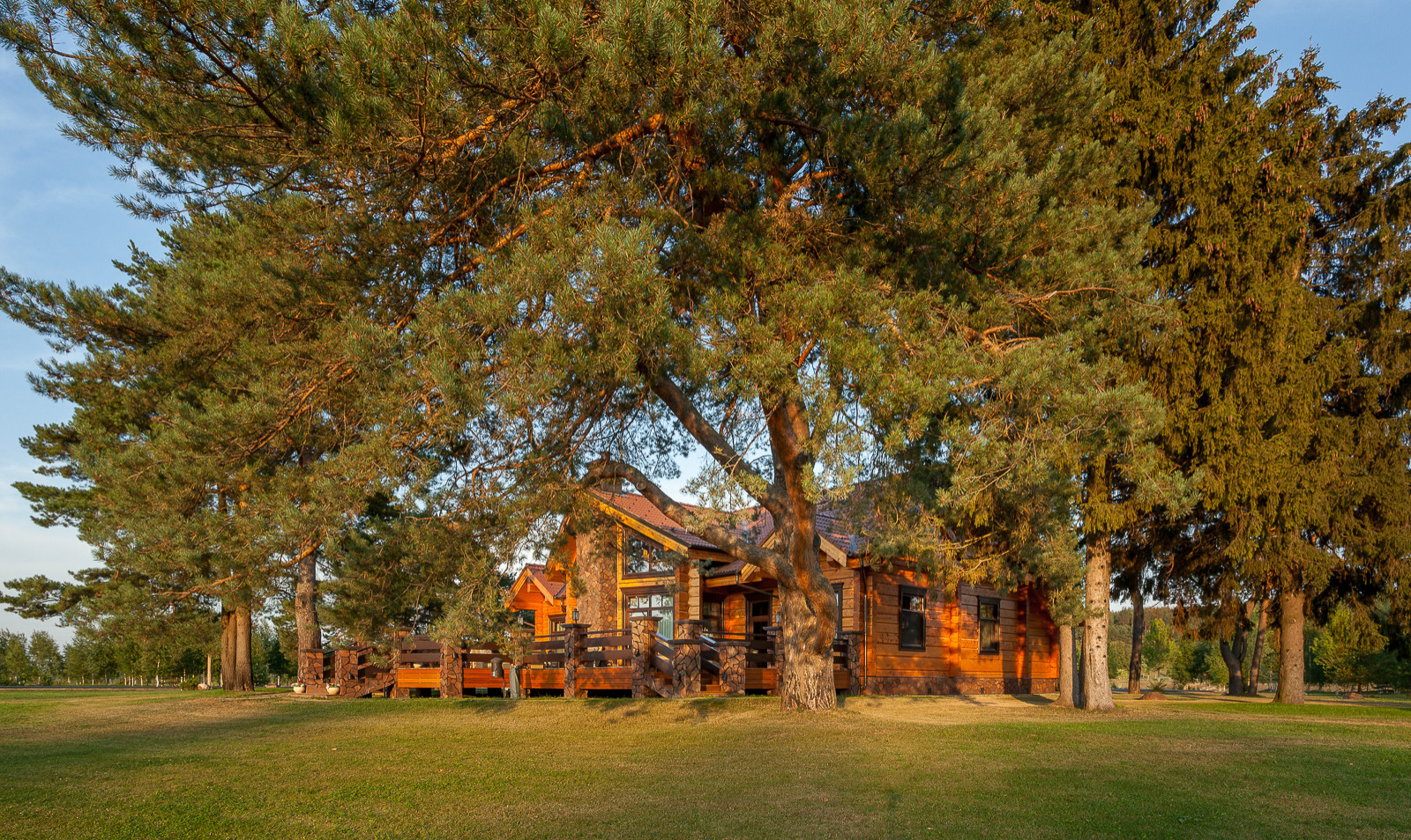 Деревянный дом в классическом стиле