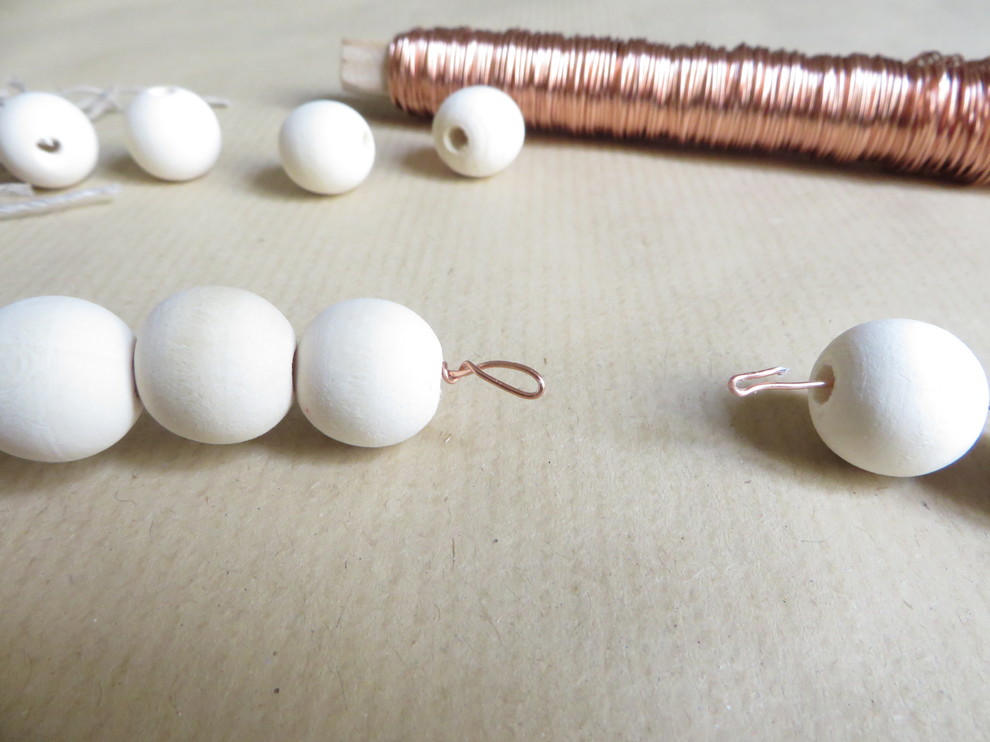 DIY: Новогодняя звезда из деревянных бусин