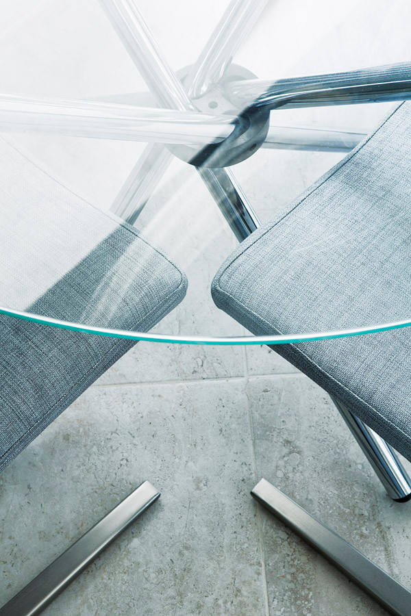 Обеденный стол.