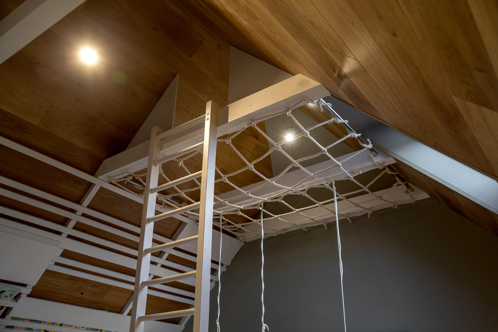 Мансарда ПРОТИВОСТОЯНИЕ