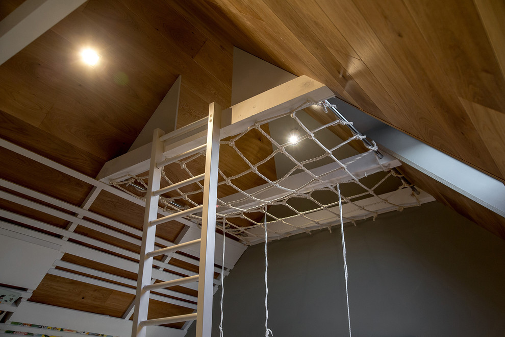 Мансарда ПРОТИВОСТОЯНИЕ