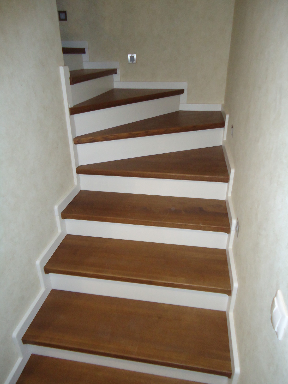 Комбинированная лестница ясень -сосна