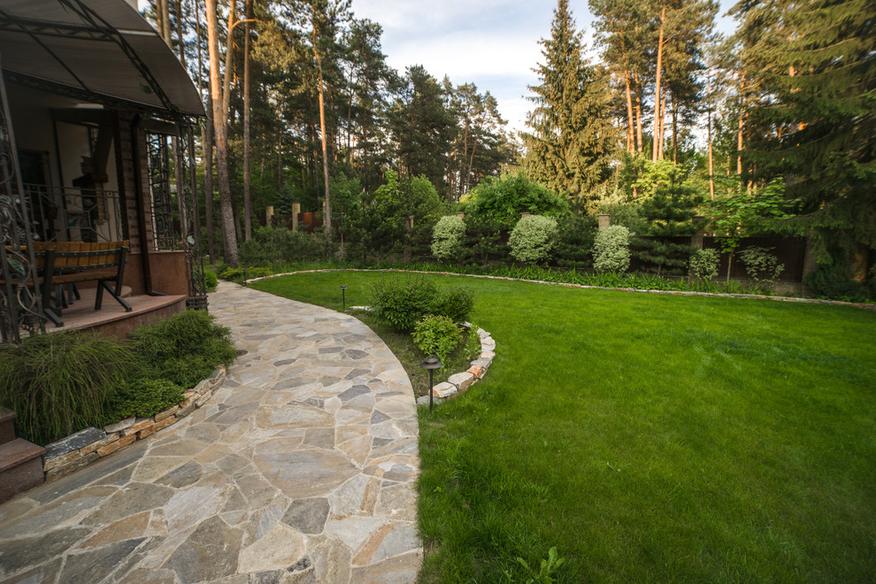 Мощение дорожек вдоль сада