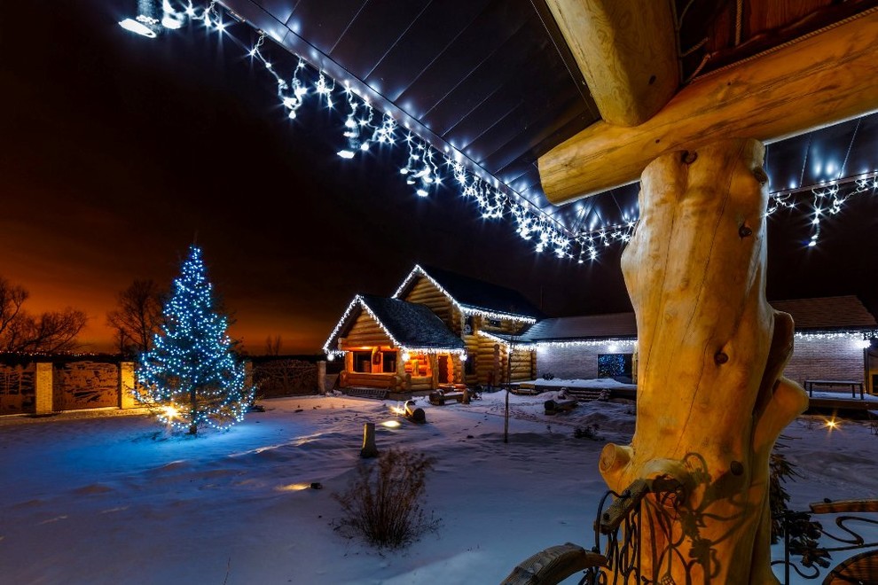 Новогоднее украшение сада и коттеджа