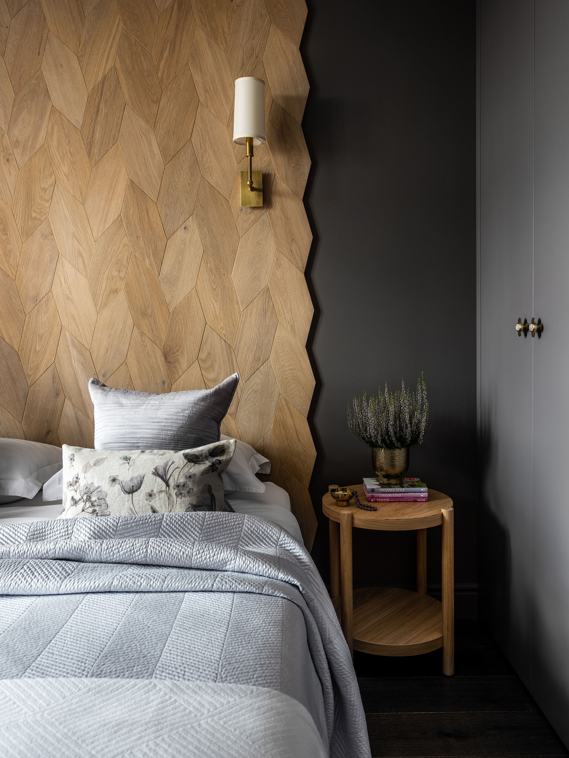 Поиск планировки: «Однушка» с кухней в коридоре и зоной для йоги