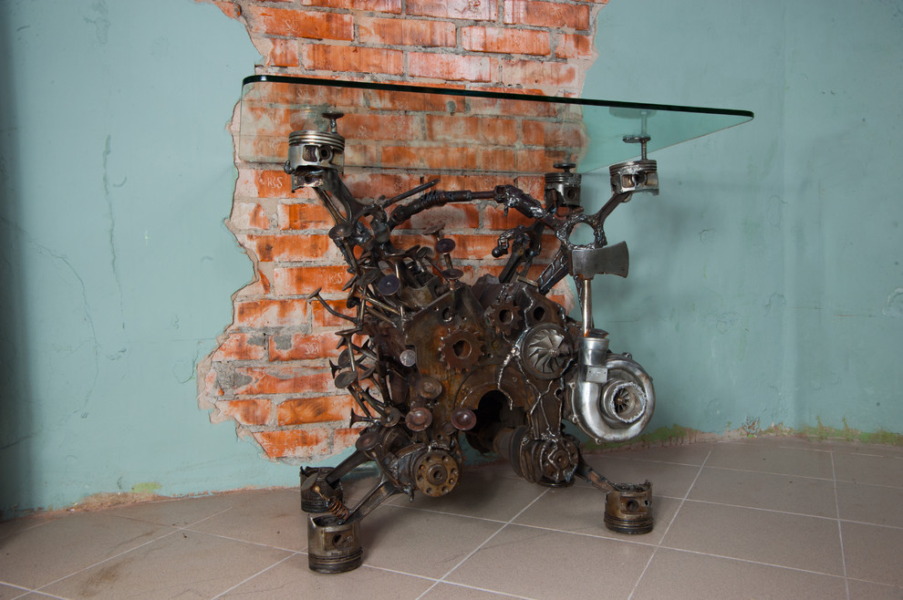 Портрет: Подвесная кровать и брутальная мебель от экспериментатора