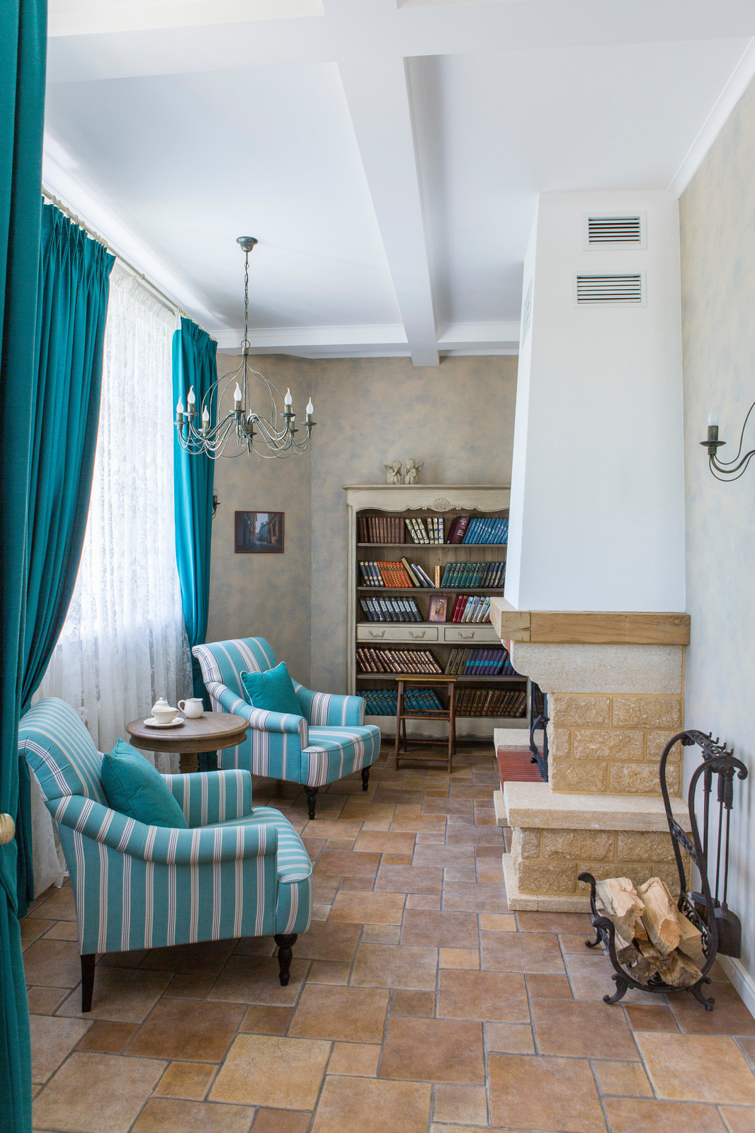 Дом на берегу реки