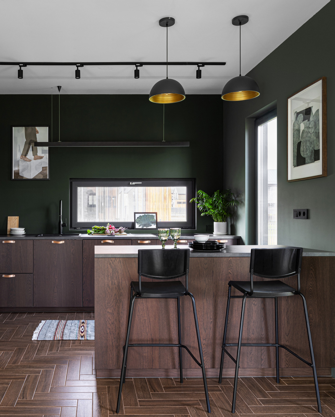 Дом в Подмосковье 137 м2 с темными стенами